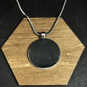 Pendentif médaille gravé